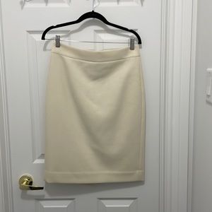 Women's size 6 JCrew wool #2 pencil skirt - fully lined - ivory.